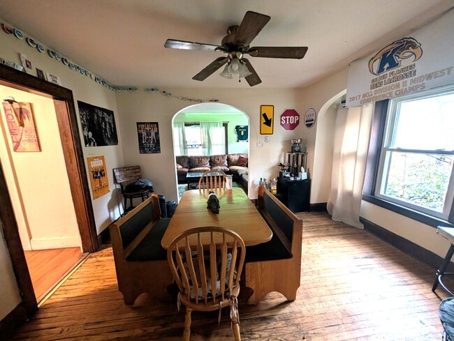 Building Photo - 624 Vine St