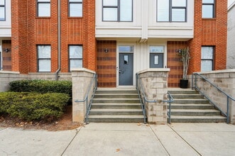 Building Photo - Modern Multi-Level 2BR Retreat with Garage Near Uptown Charlotte