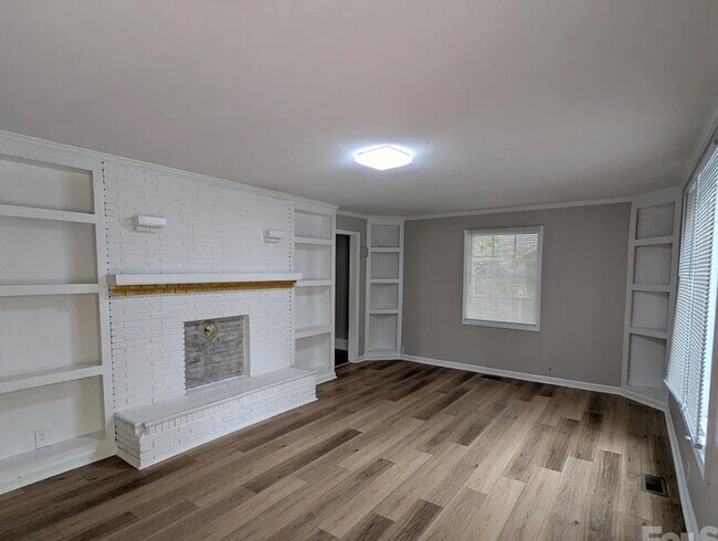 Building Photo - 1203 W Crowell St