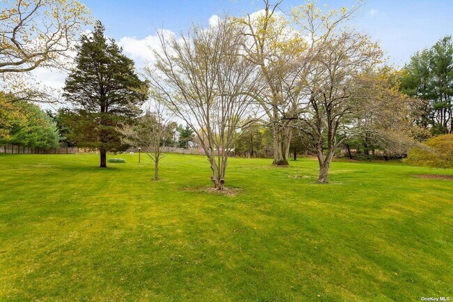 Building Photo - 461 Muttontown Eastwoods Rd