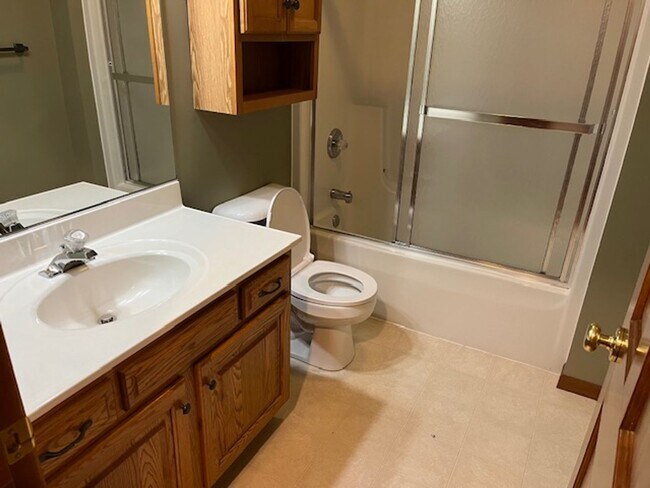 Building Photo - Three bedroom home in Rochester School Dis...