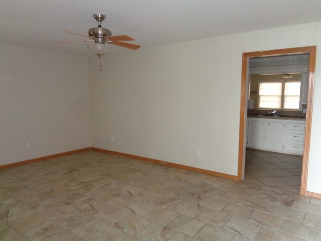 Building Photo - Super Spacious Home