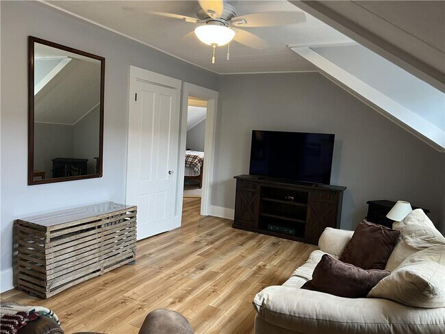 Building Photo - 13 Newport Ave