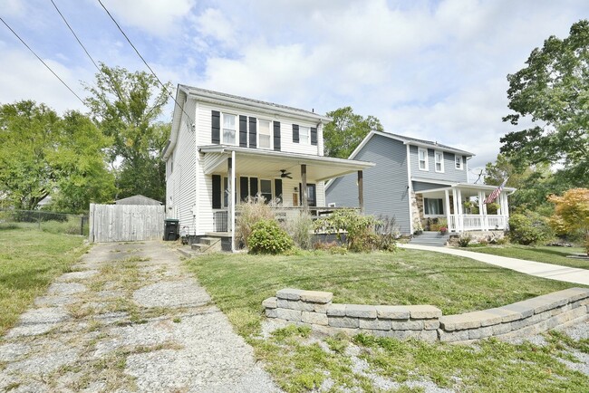 Building Photo - Beautiful 3 Bedrooms, 1 bathroom House Available Now!