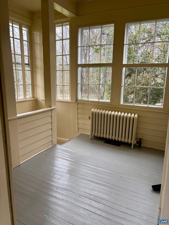 Building Photo - 800 Glendower Rd