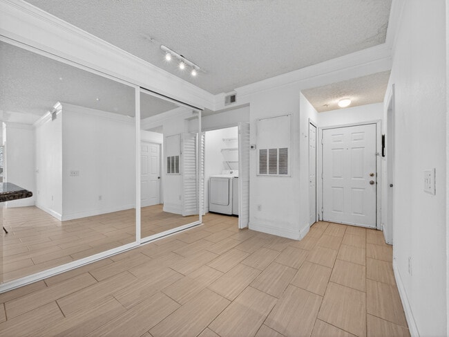 Building Photo - 13003 Plantation Park Cir
