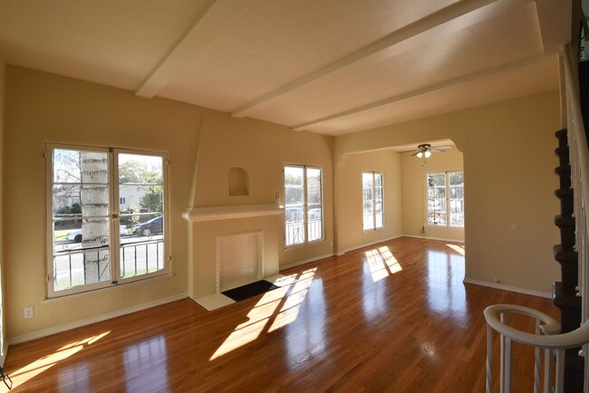 Building Photo - 1417 S Crescent Heights Blvd