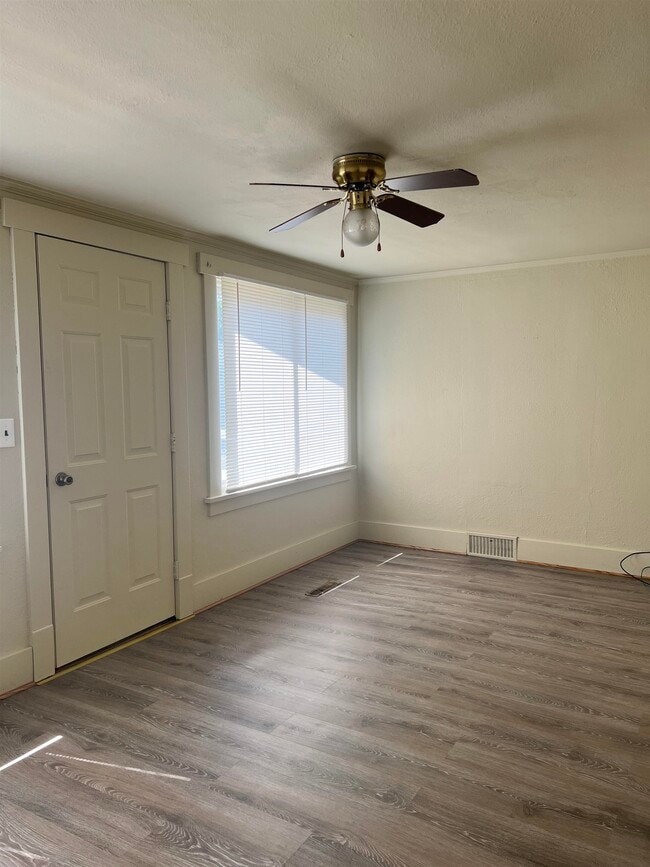 Building Photo - 906 S 7th St