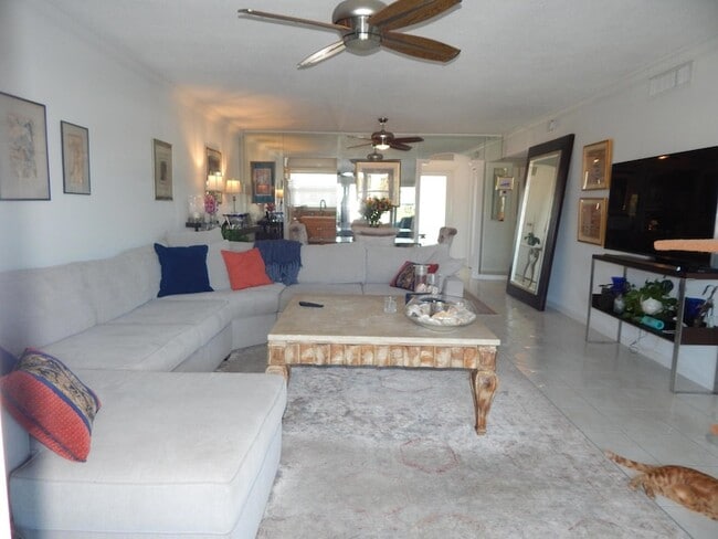 Building Photo - 2829 NE 33rd Ct