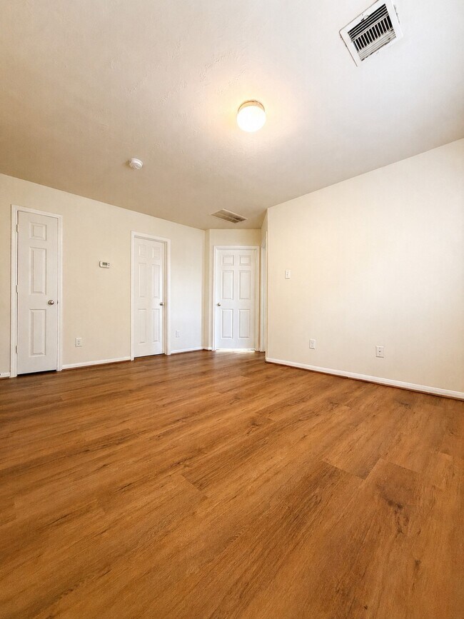 Building Photo - 8327 Lamond Ln