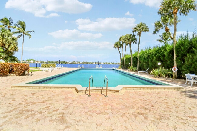 Building Photo - 2800 N Flagler Dr