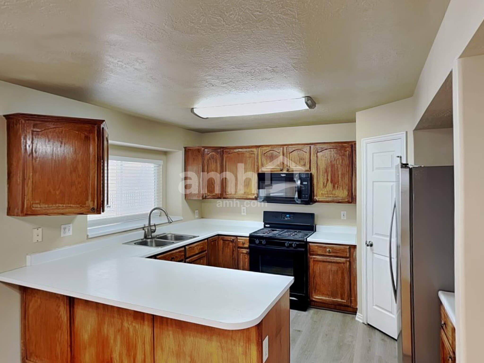 Building Photo - 3750 Suffolk Cir