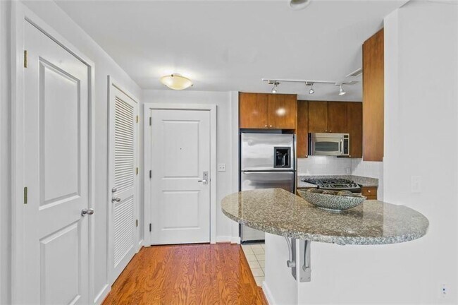 Building Photo - 3338 Peachtree Rd