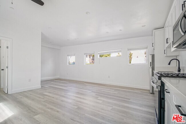 Building Photo - 1217 9th St