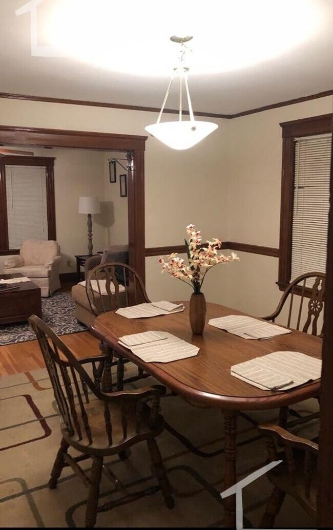 Building Photo - 3-Bedroom Oak Sq. Brighton