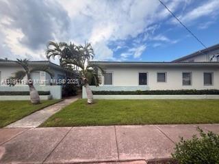 Building Photo - 2208 Bay Dr