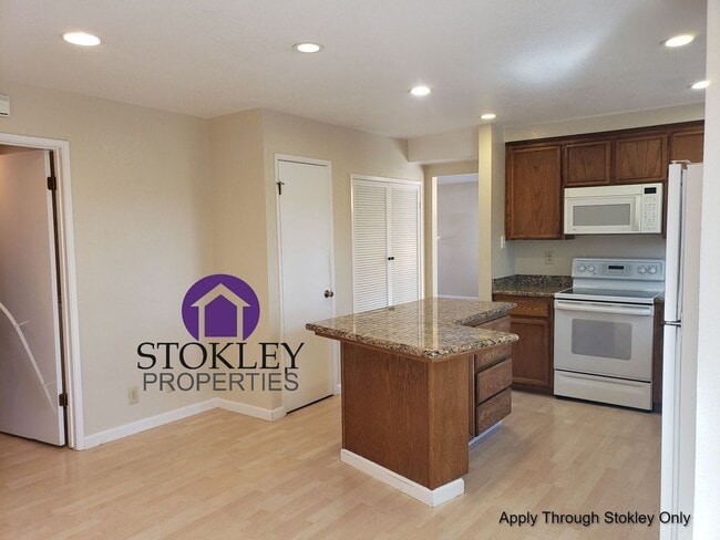 Building Photo - 517 Mesa Verde Pl