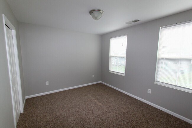 Building Photo - 4 Bed, 2.5 Bath Single Family Home in Mart...