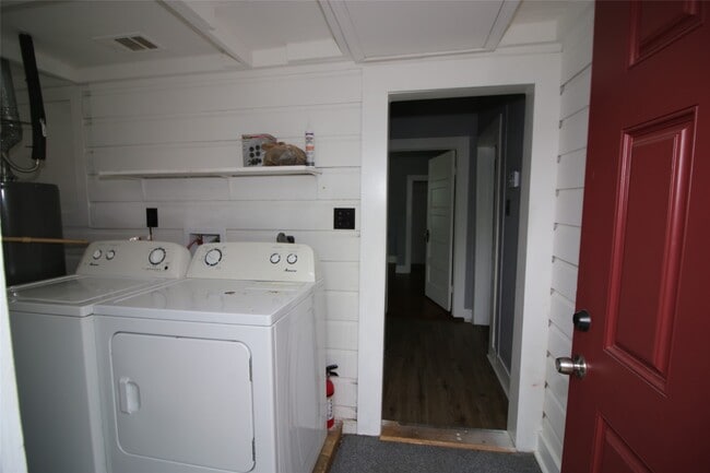 Building Photo - 418 3rd St