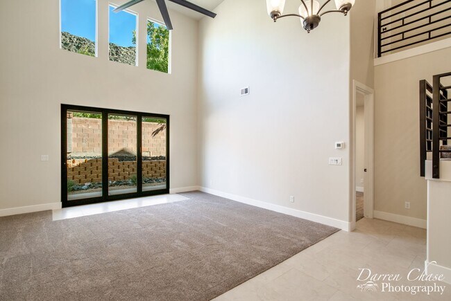 Building Photo - 4 bedroom, 2.5 bathroom townhome in Hurricane!