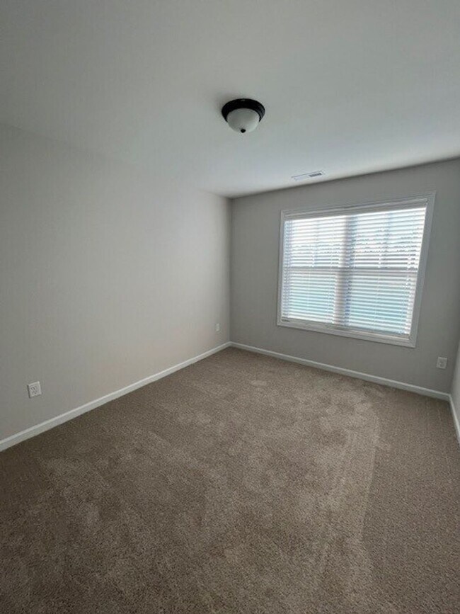 Building Photo - Brand New 3 bedroom 2.5 bath townhome in Leland area