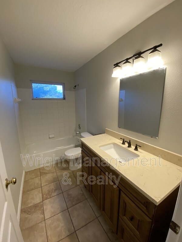 Building Photo - 1231 Brooke View Dr