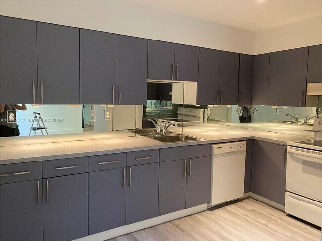 Building Photo - 1308 Drexel Ave