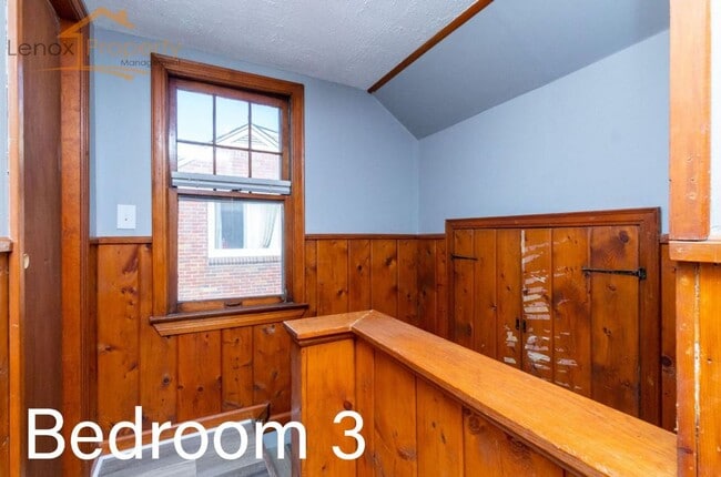 Building Photo - Beautiful 3 bedroom home in Dearborn
