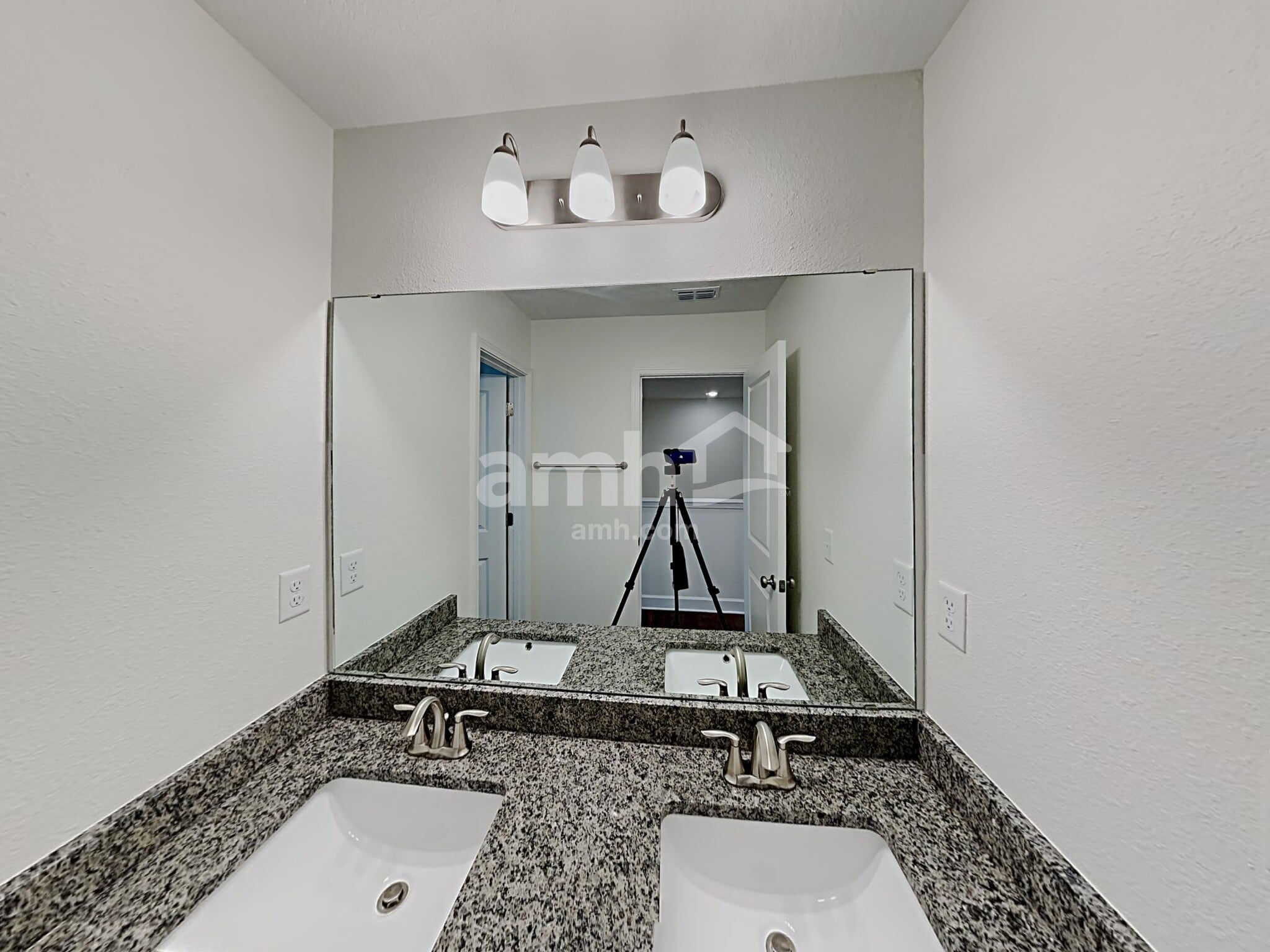 Building Photo - 152 Opal Way