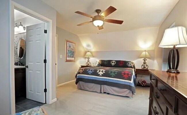 Building Photo - 4701 Shenandoah Dr