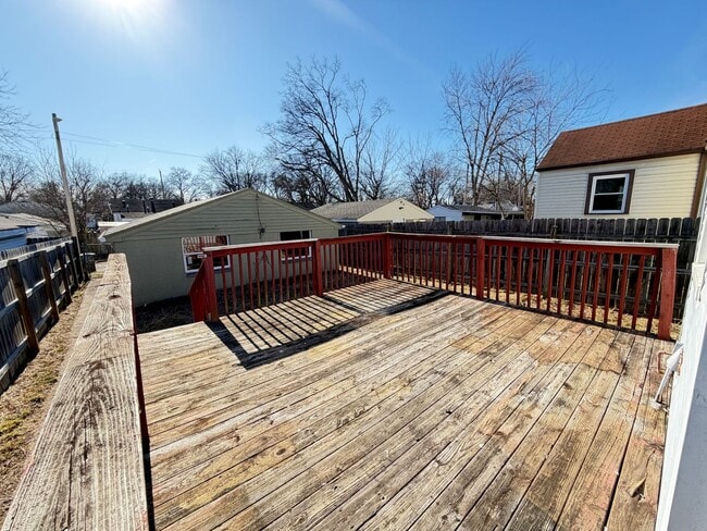 Building Photo - Nice 2 Bedroom And 1 Bath Home