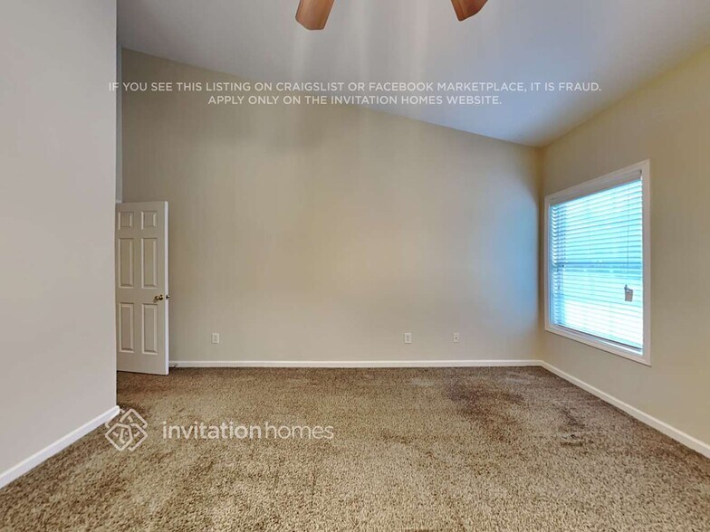 Building Photo - 1215 Chandler Ridge Dr SE