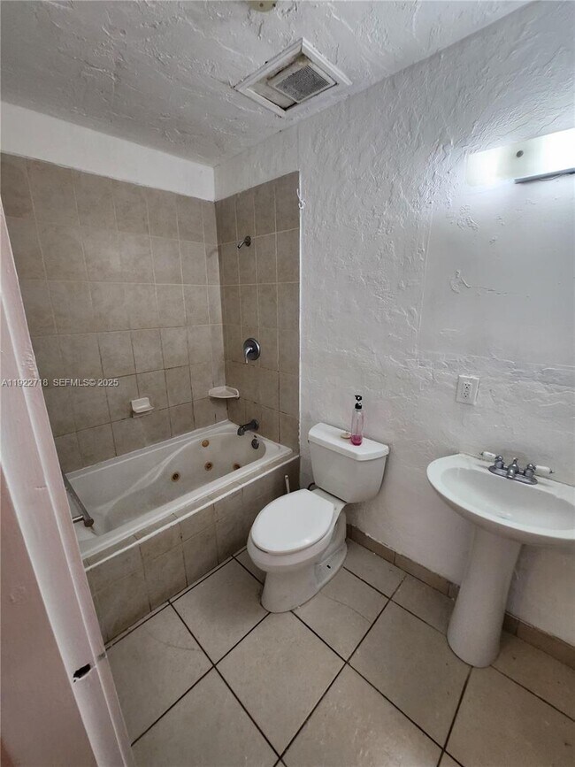 Building Photo - 2129 Taylor St