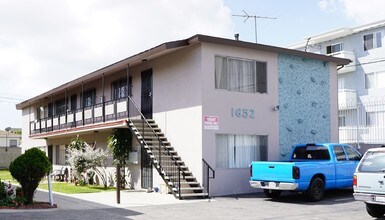 Building Photo - 1652 W 226th St