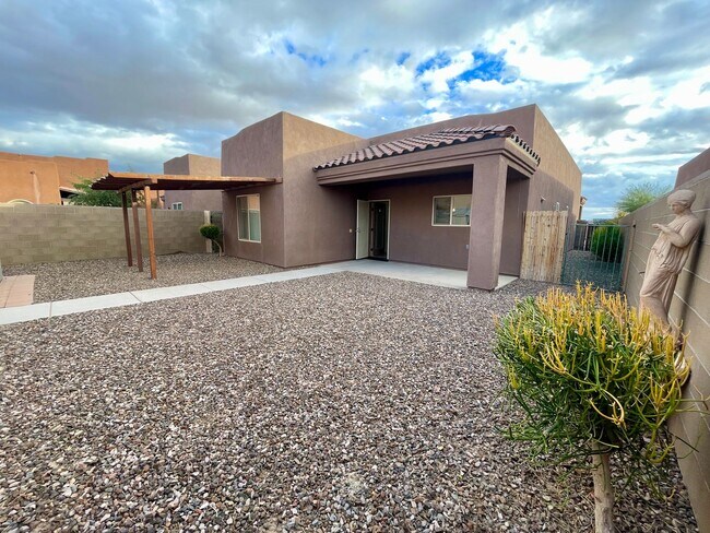 Building Photo - Courtyard home in Cielo Verde