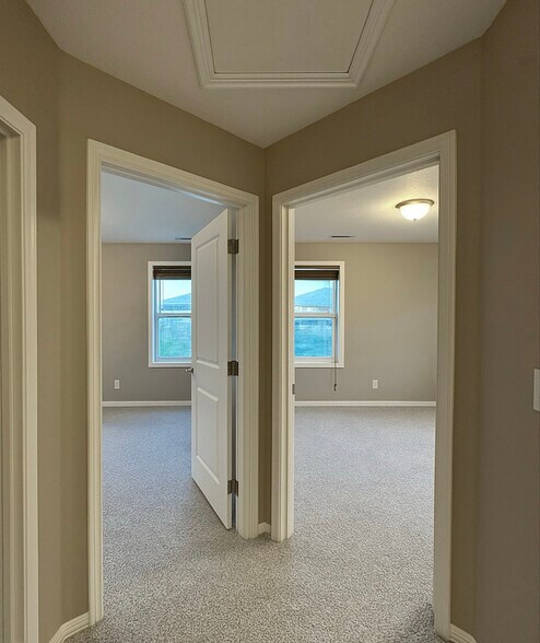 Building Photo - 159 Flowerfield Dr