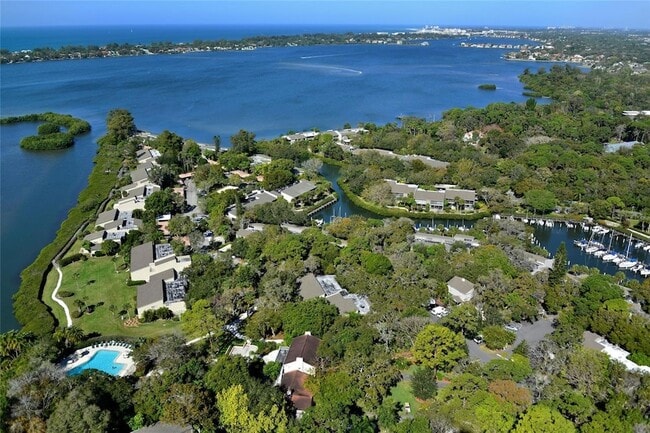 Building Photo - 1680 Brookhouse Cir