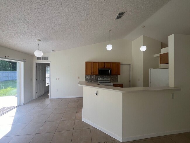 Building Photo - Beautiful Home with Spacious backyard