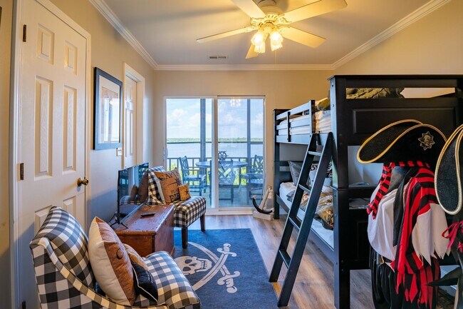 Building Photo - FURNISHED OFF-SEASON MONTHLY RENTAL-STARTING JANUARY 2026