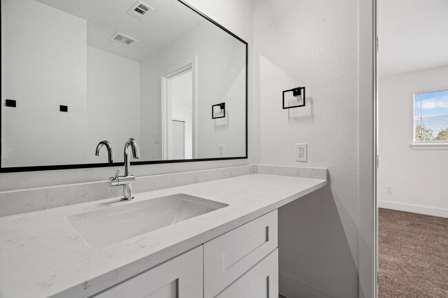 Building Photo - River Crossing Townhome - 2Bd-2.5BA - Redone to the Nines -  W/D - Resort Pool