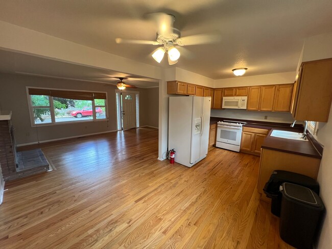 Building Photo - Spacious Home Near University of Portland