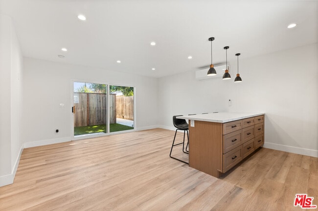 Building Photo - 6917 1/2 Hesperia Ave