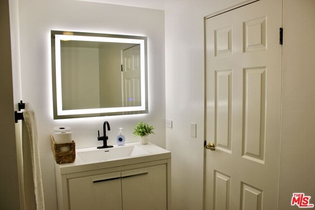 Building Photo - 1265 Bienveneda Ave