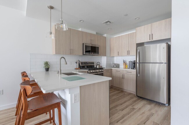 Building Photo - 300 Marshall Dr