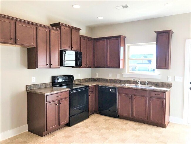 Building Photo - Home in Calera, AL.. View with 48 Hours Notice!