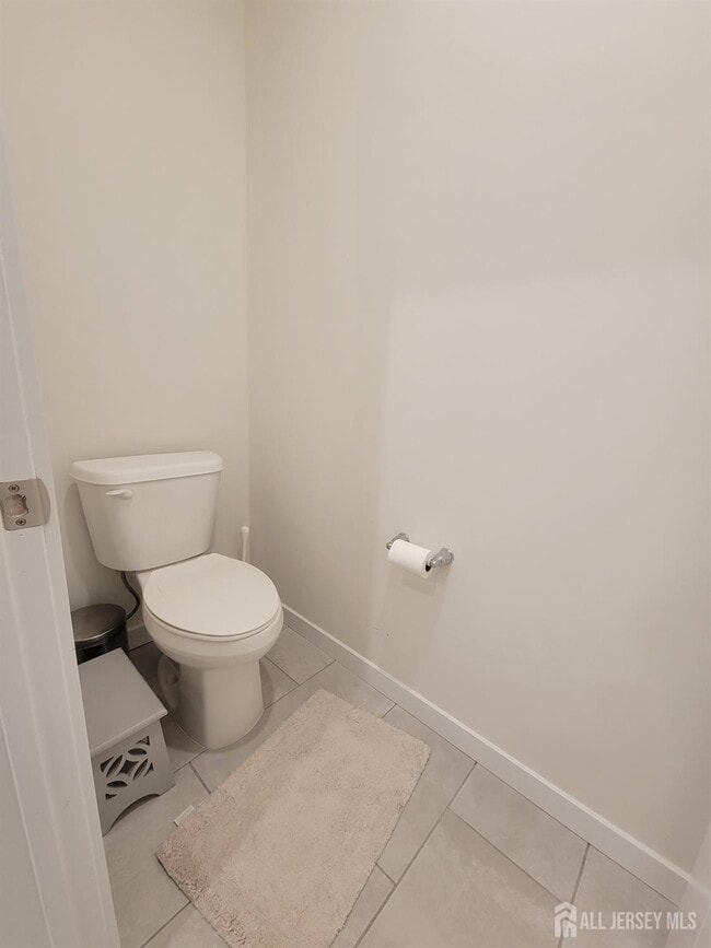 Building Photo - 231 Lorhan Dr