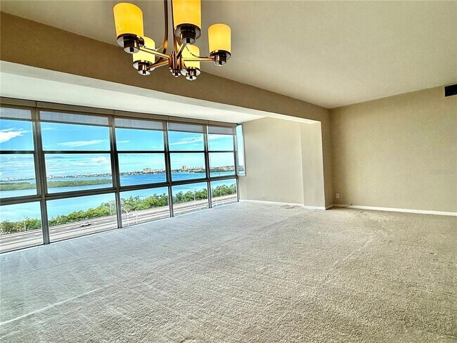 Building Photo - 7200 Sunshine Skyway Ln S