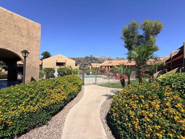 Building Photo - 14203 N 19th Ave