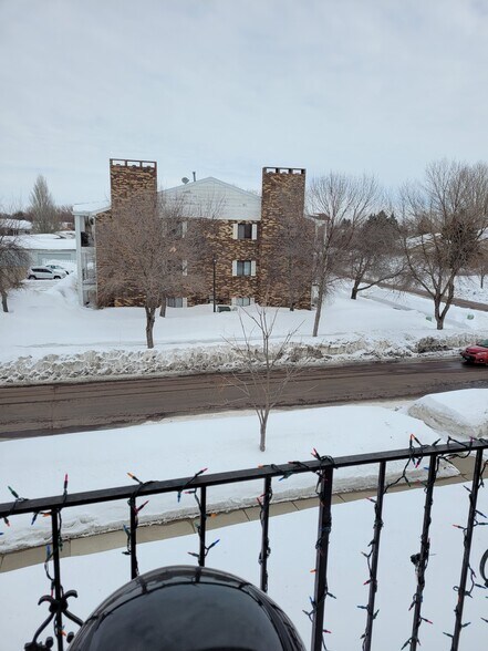Building Photo - 341 Prairiewood Cir S