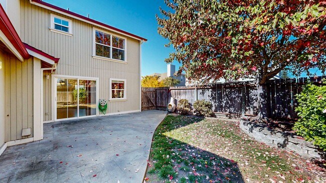 Building Photo - Beautiful 3 Bedroom 2.5 Bath Single Family...